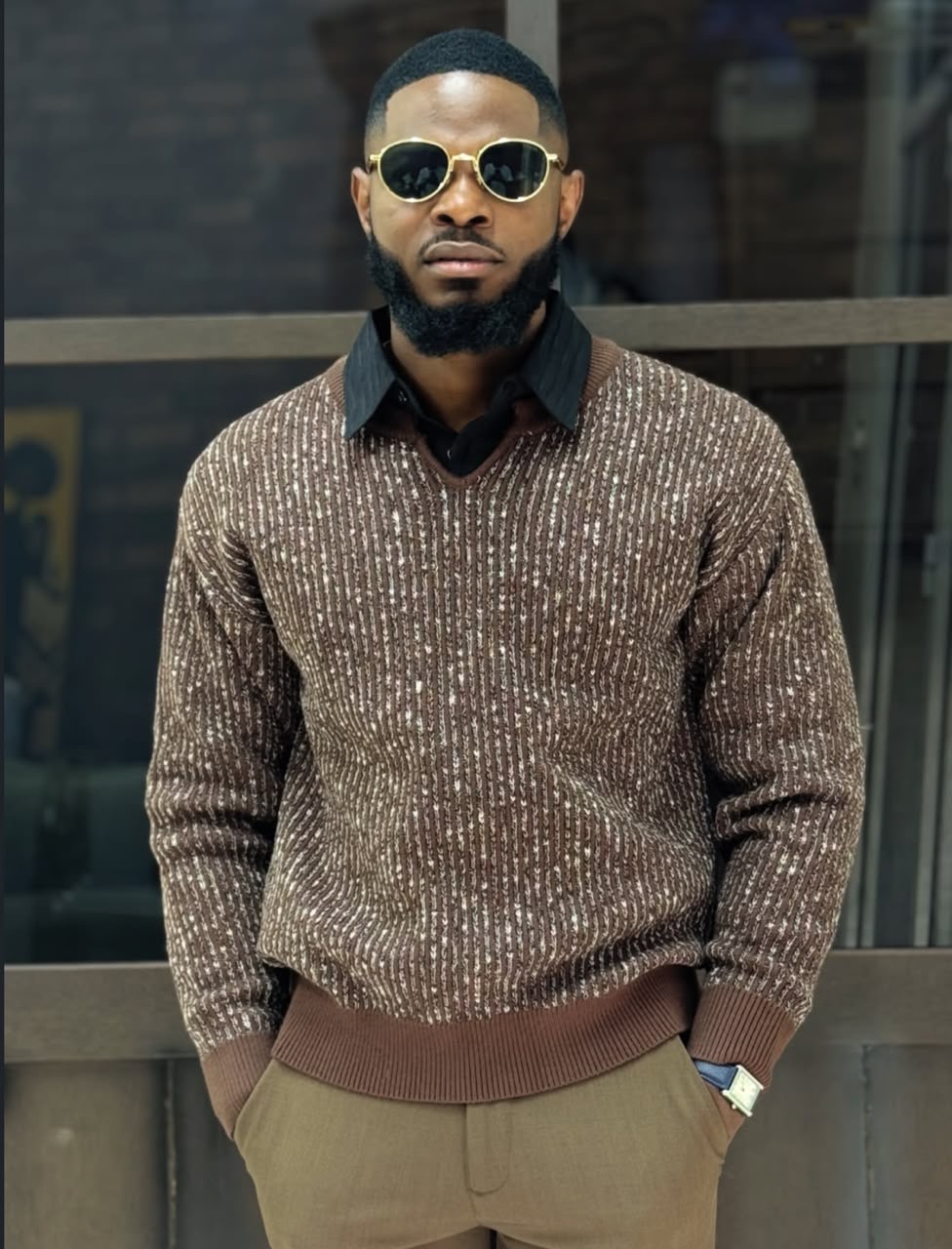 round collar sweater