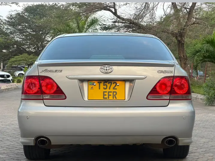TOYOTA CROWN ATHLETE YEAR 2005