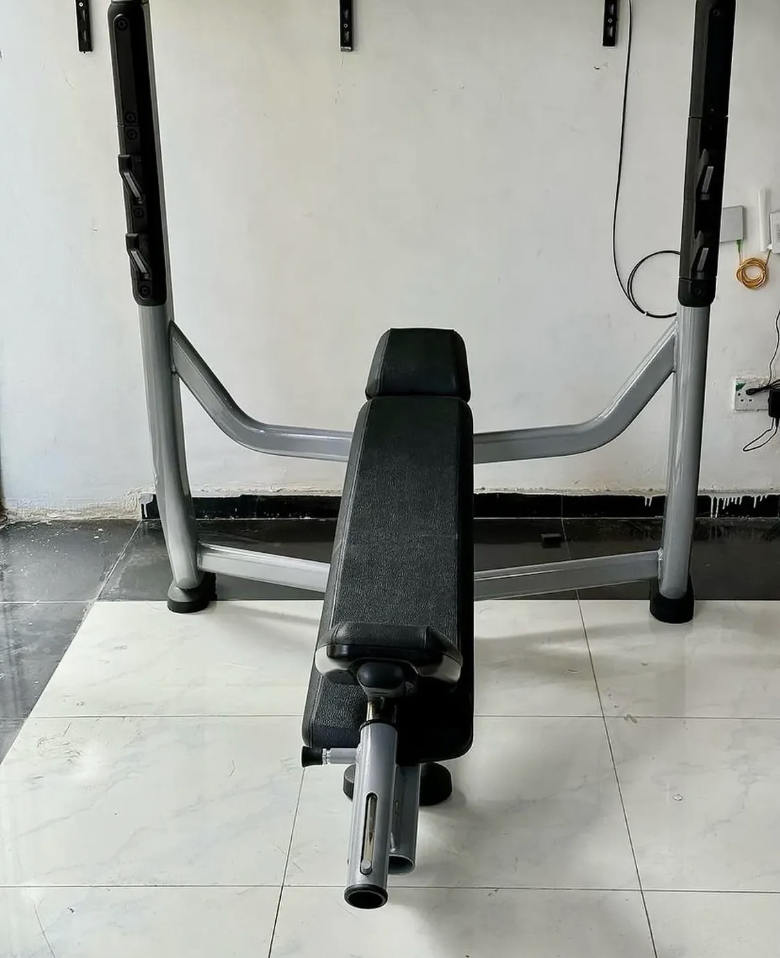 Weight inclined bench