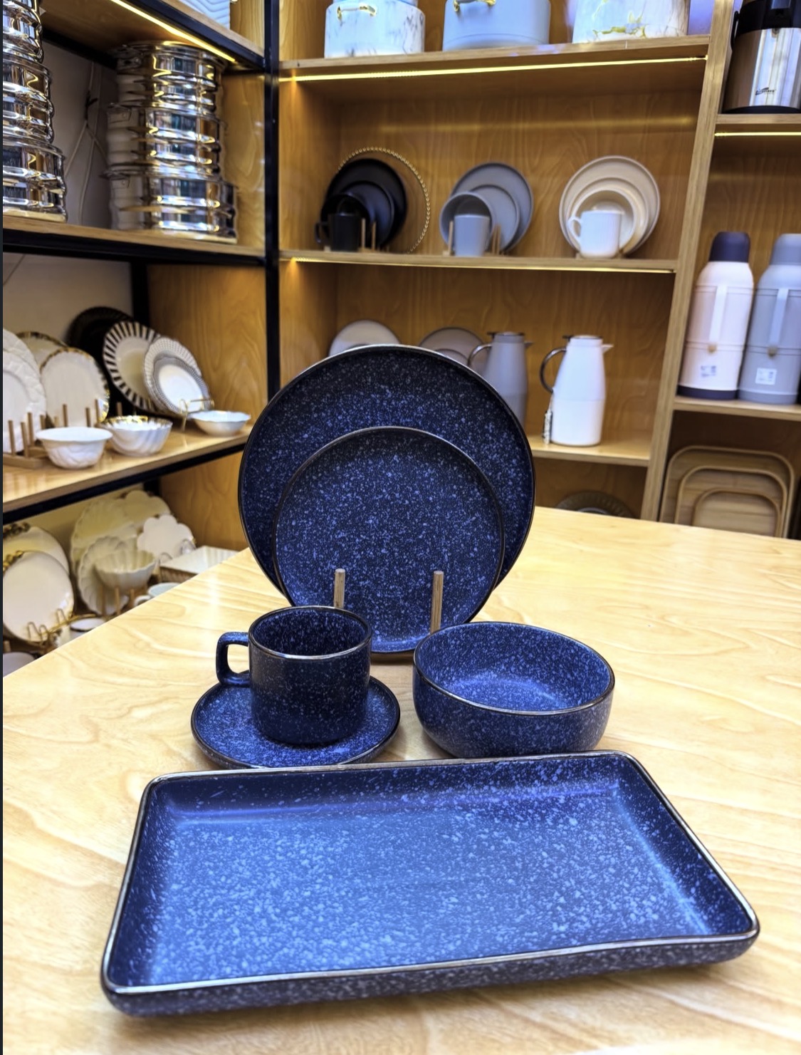 Black dinner set
