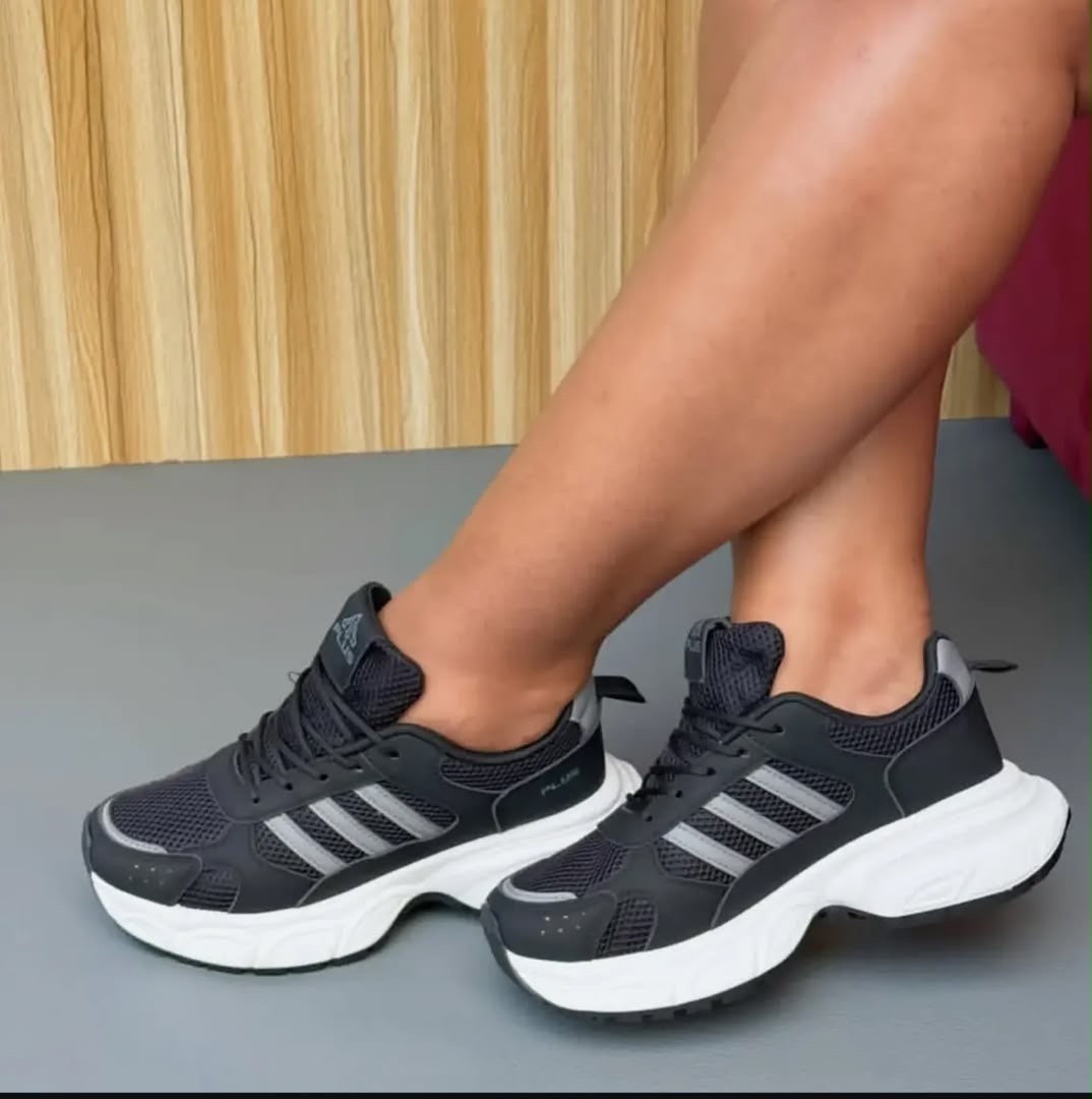 Ladies adidas sneaker
