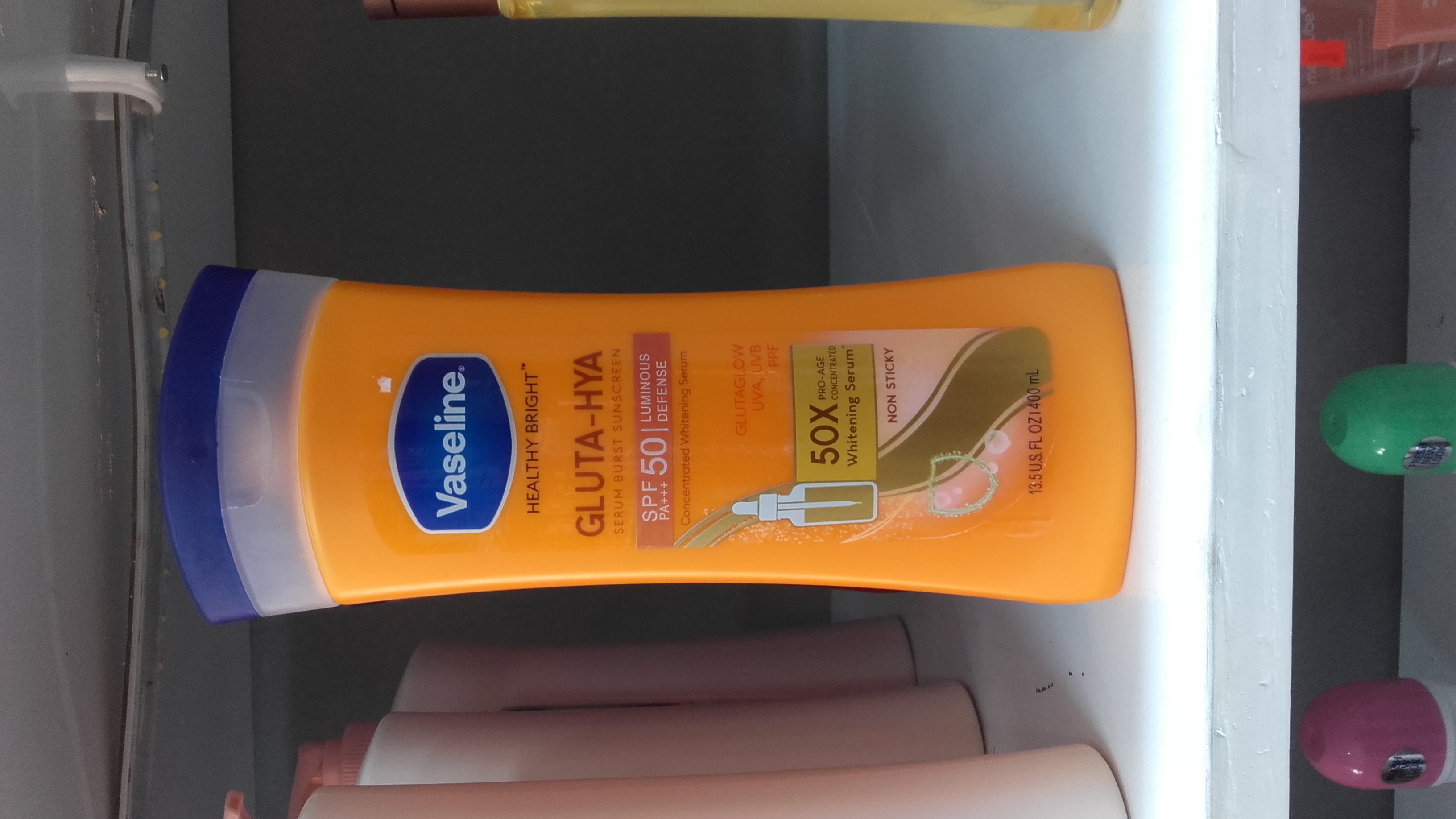 Gluta-Hya Vaseline Serum