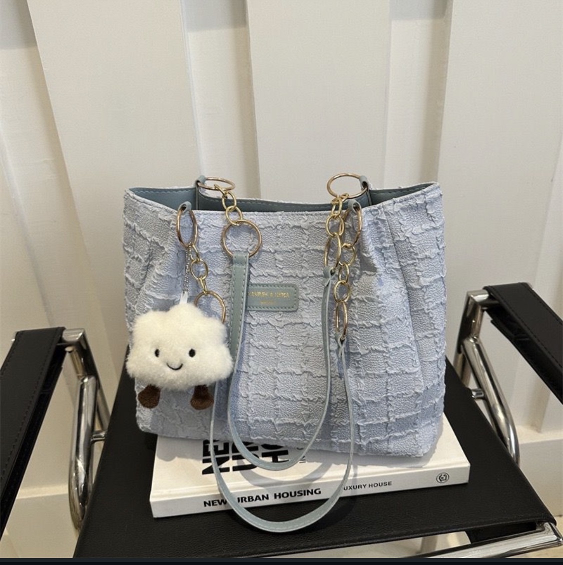 Tote fashion handbag