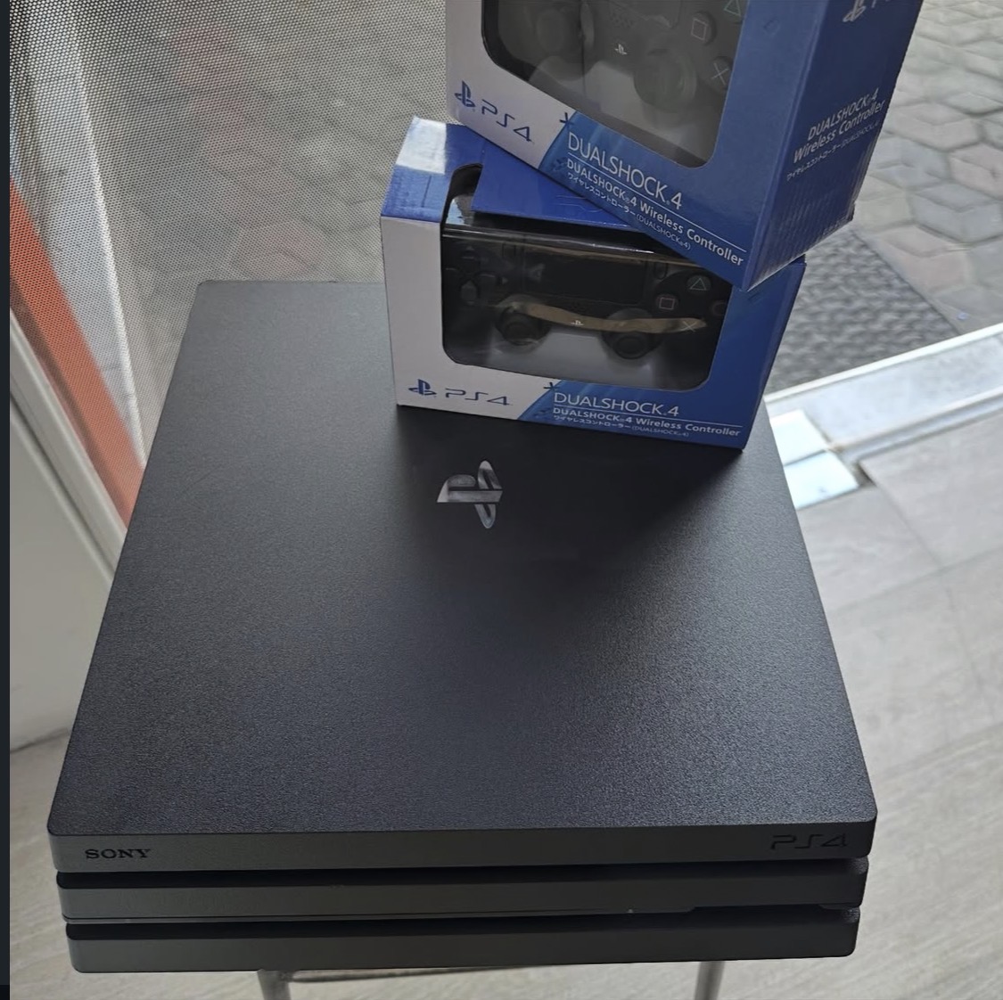 Plastation 4 pro