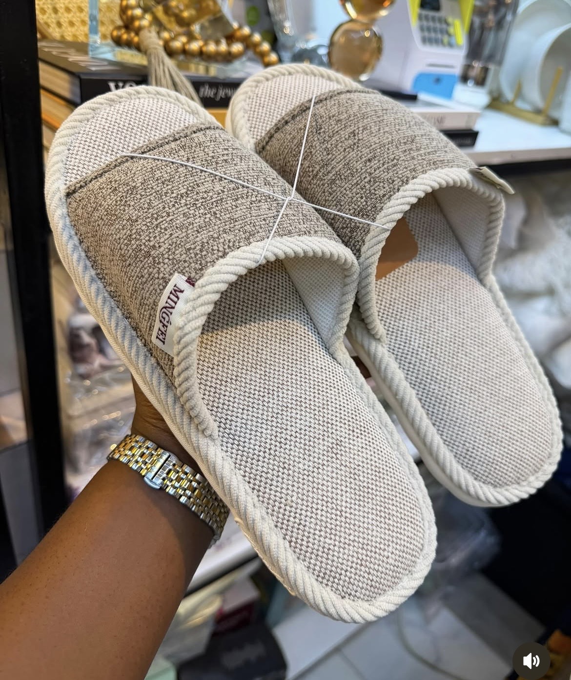 indoors slippers