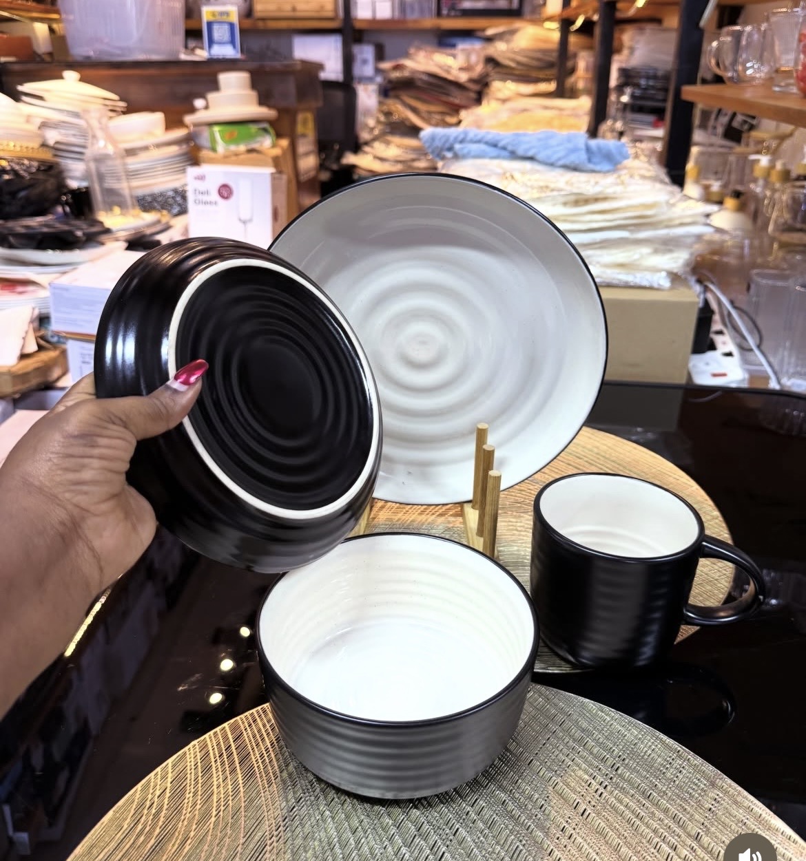 black and white dinner's set
