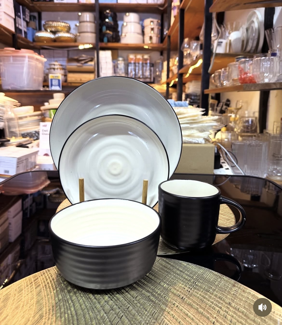 black and white dinner's set