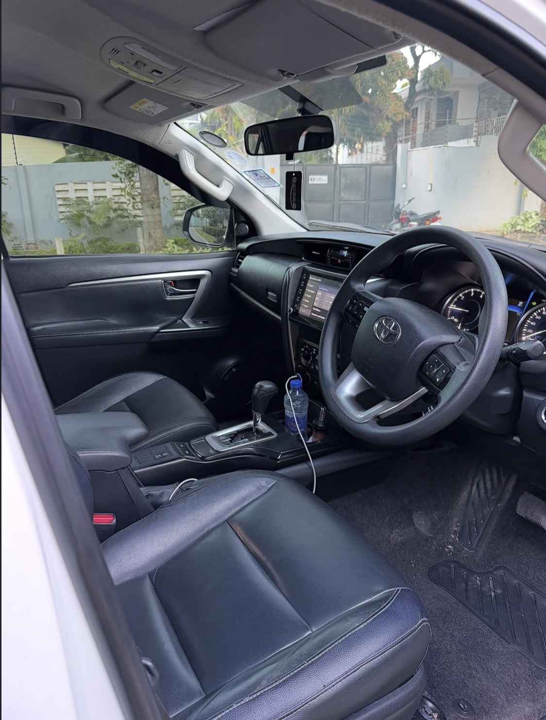 Toyota fortuner.