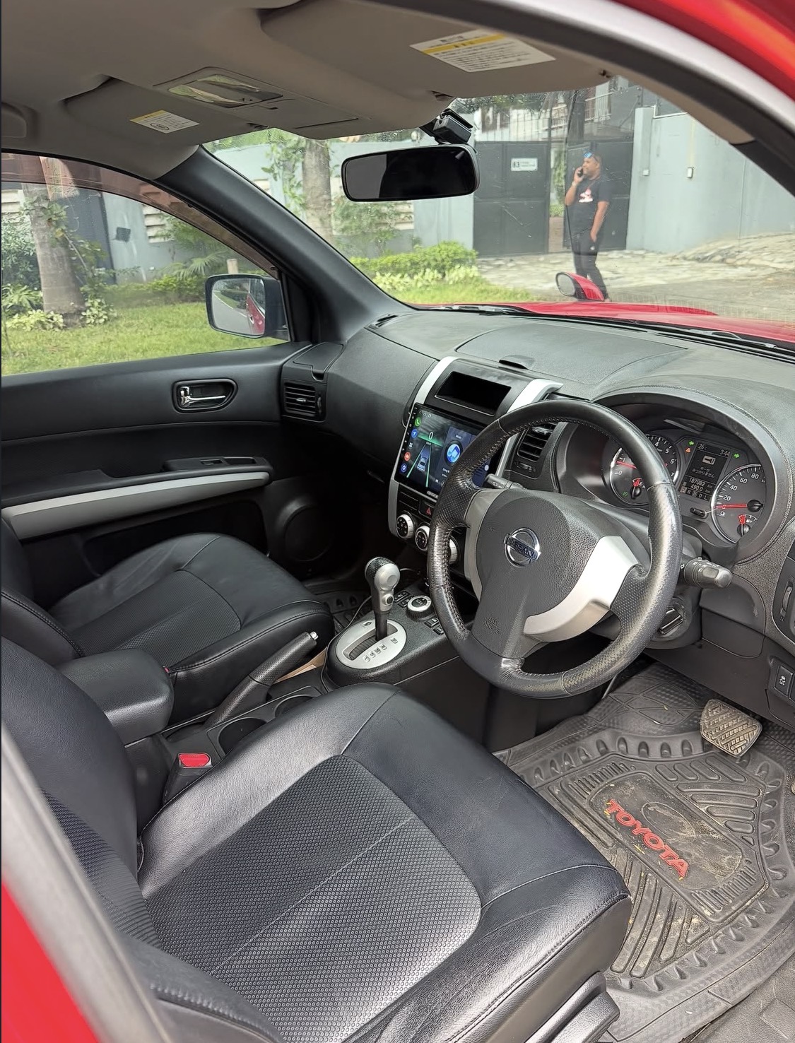 Nissan X trail.