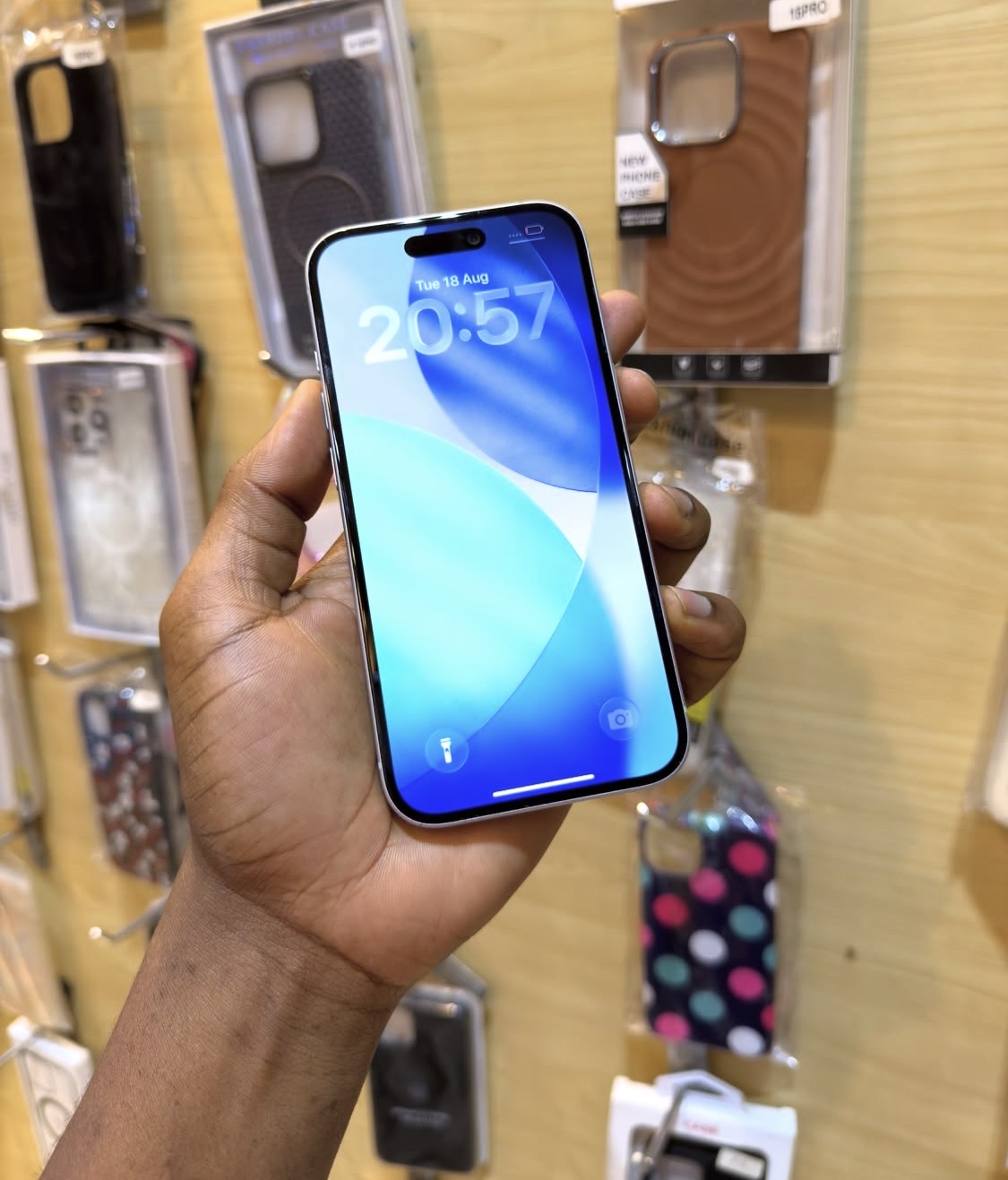 iPhone 15 plain
