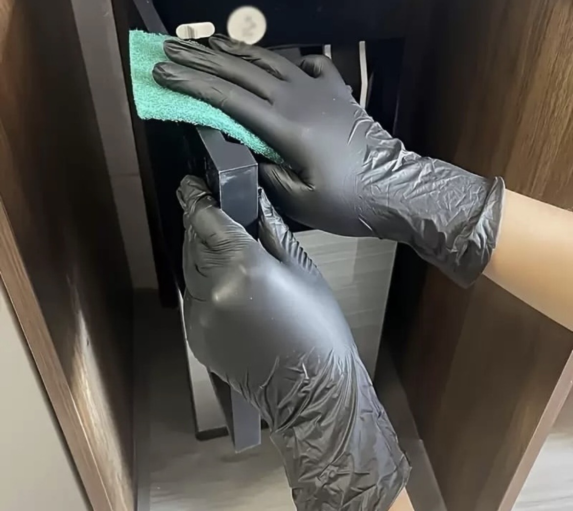 black disposable gloves