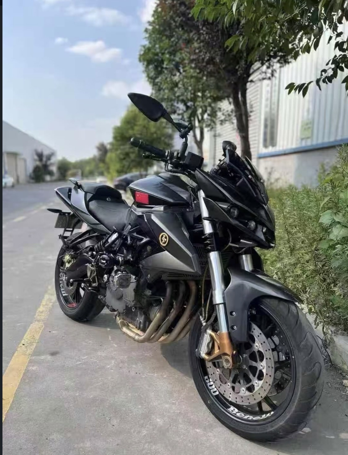 Benelli 600
