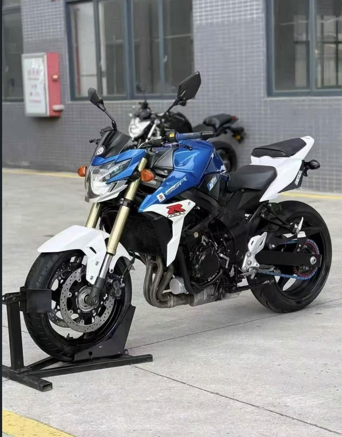 Suzuki GSR750
