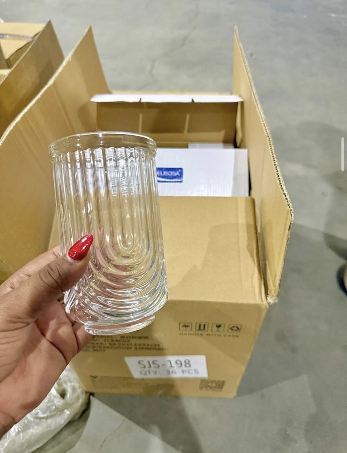 Glass nzuri ya maji