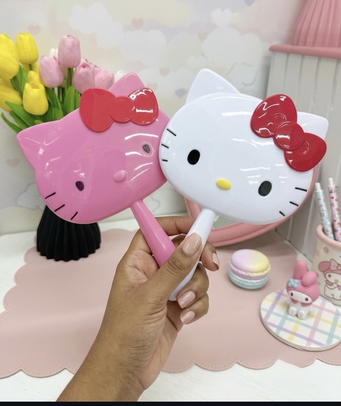 hello kitty hand mirror